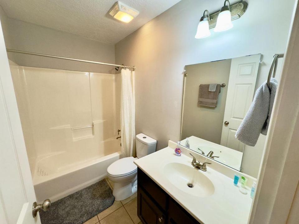 Cozy 2 Bedroom Townhouse Near Lake And Restaurants กันเทอร์สวิลล์ ภายนอก รูปภาพ